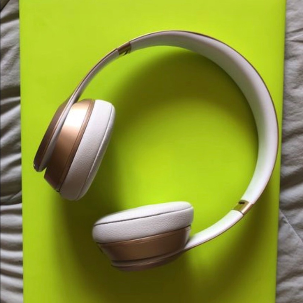 Limited Edition gold solo-beats 2 wireless